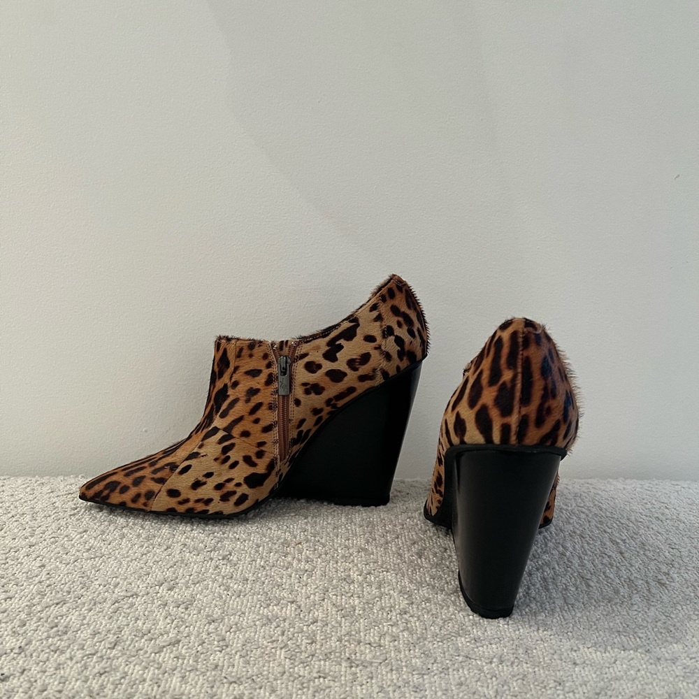 KENNETH COLE Pony Hair Leopard Print pointed toe wedge boot - sample size 9 NWOT - Picture 4 of 5
